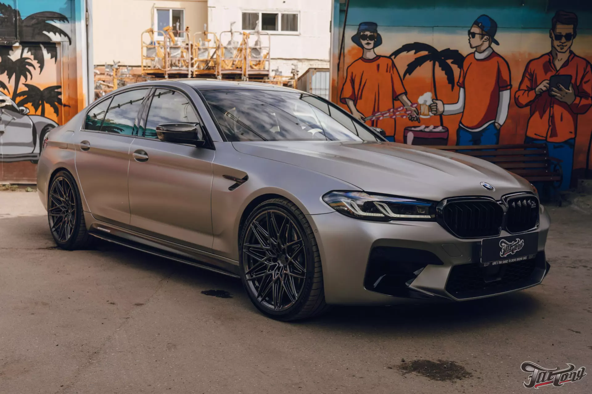 BMW M5. Новые кованые диски. Окрас дисков. Ремонт капота. Детейлинг
